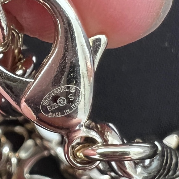 ✨NEW Chanel 22S Gold Chain Link Black White Pink Plate CC Choker✨